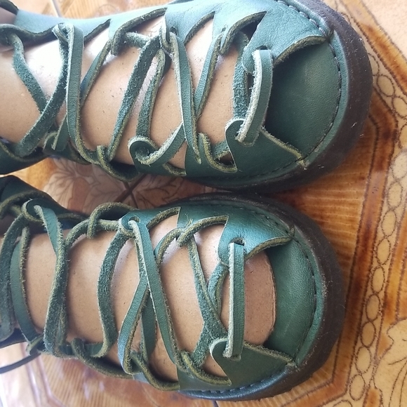 UNIQUE Rustic small batch sandals NIB - Picture 4 of 12